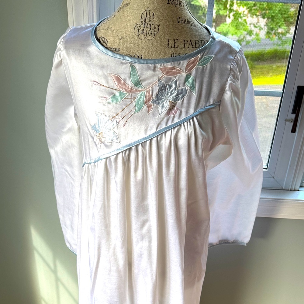 Vintage Natori Neiman Marcus long sleeve long white satin gown nightgown EVC S/M